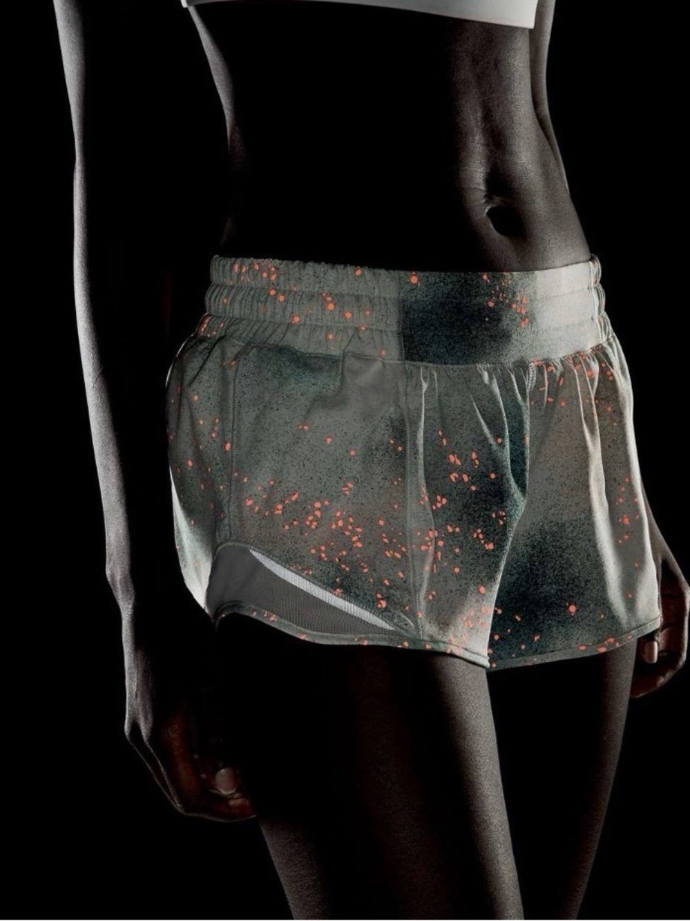 Lululemon Hotty Hot Low-Rise Short 2.5" *Reflective 
Spray Camo Silver Blue Mult